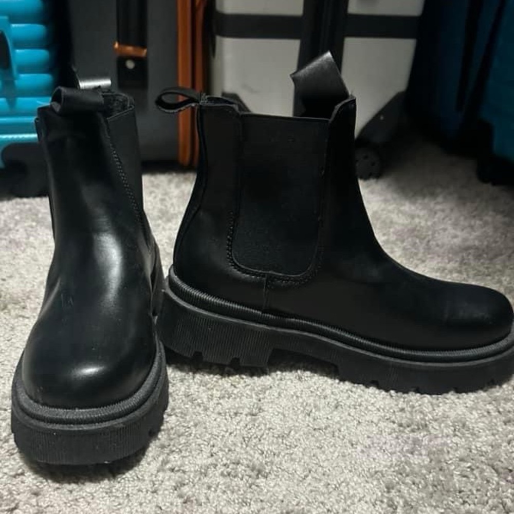 Stylish Black Chelsea Boots